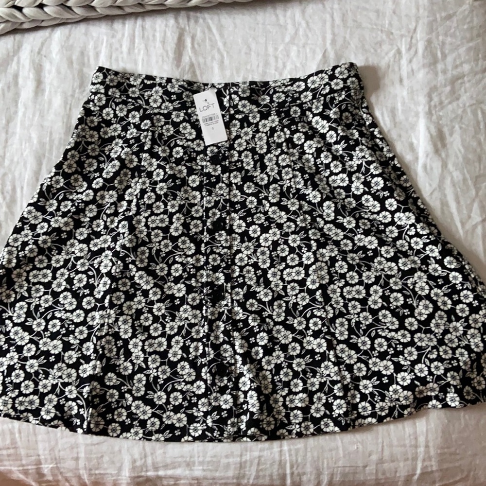 NWT Loft Ditsy Floral skirt size S stretch